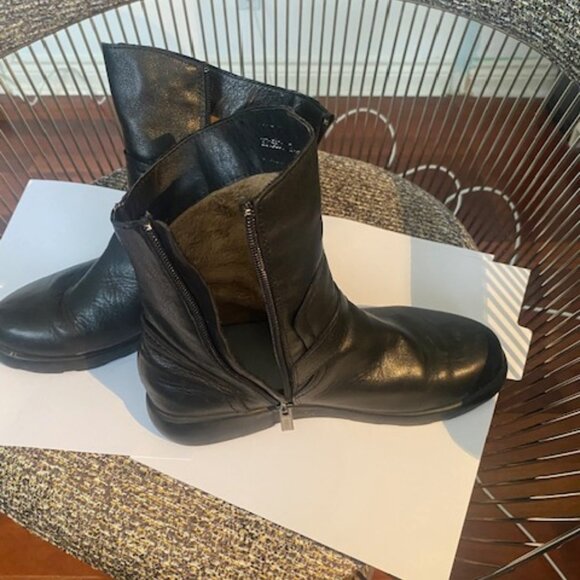 Leather lined boots - Picture 1 of 2